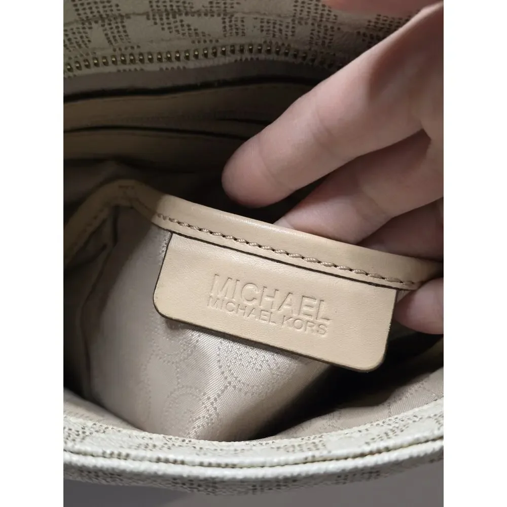 Michael Kors Jet Set Travel Signature Logo Messenger Bag - Color cream